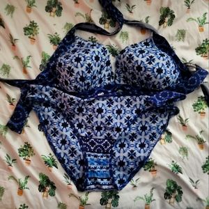 Tommy Bahama bikini, top is large bottoms are medium